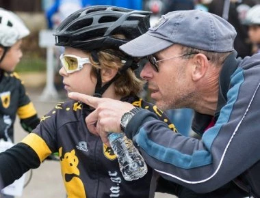 H ανείπωτη τραγωδία της οικογένειας Φύτρου και η συγκινητική ανάρτηση του προέδρου του Αρσακείου Γ.Μπαμπινιώτη (φωτο)